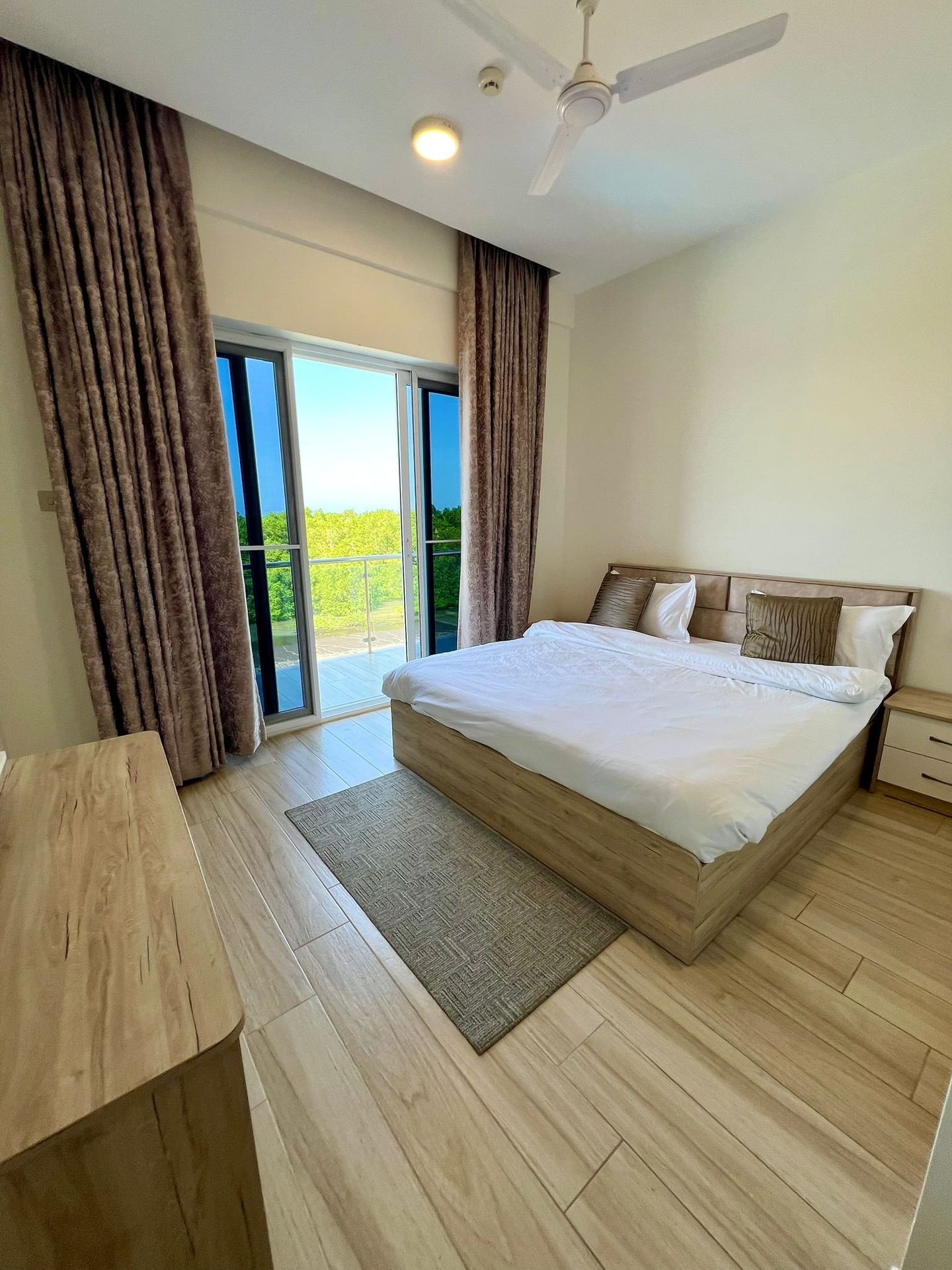 Bedroom — queen bed, balcony