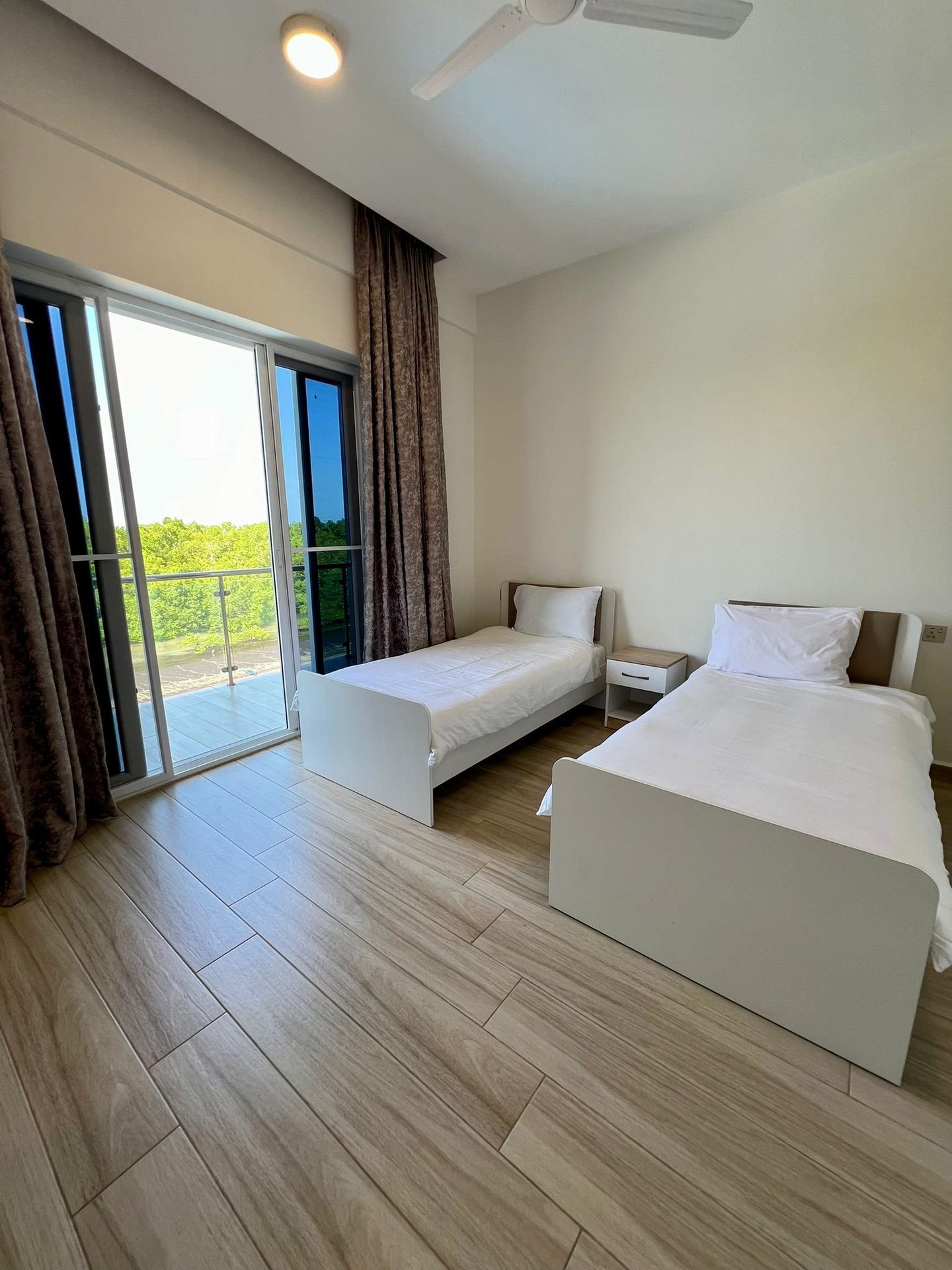 Bedroom — twin beds